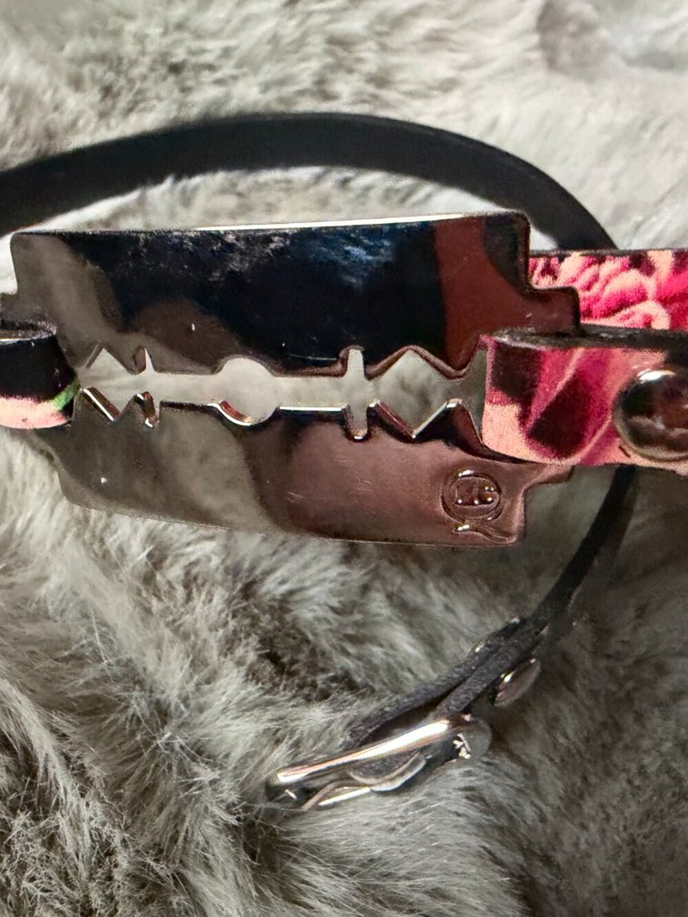 McQ Alexander McQueen Floral Razor-Blade Wrap Bracelet - Picture 4 of 10